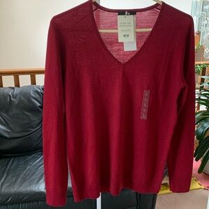 Uniqlo Women's V-Neck Sweater - Deep Red